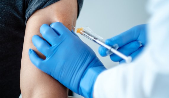 Serbia bëhet vendi i parë që përdor vaksinën kineze kundër koronavirusit