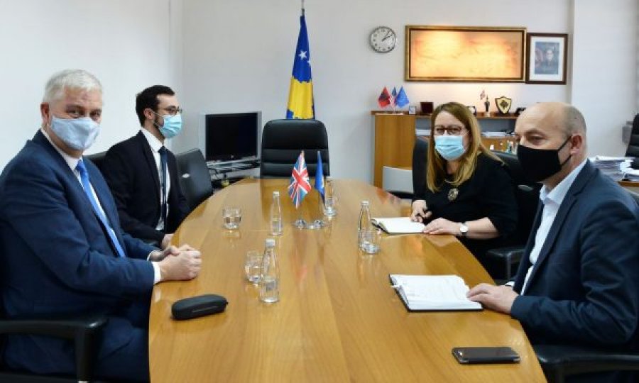 Bajrami takohet me zëvendësambasadorin e Britanisë, flasin për Programin e Rimëkëmbjes
