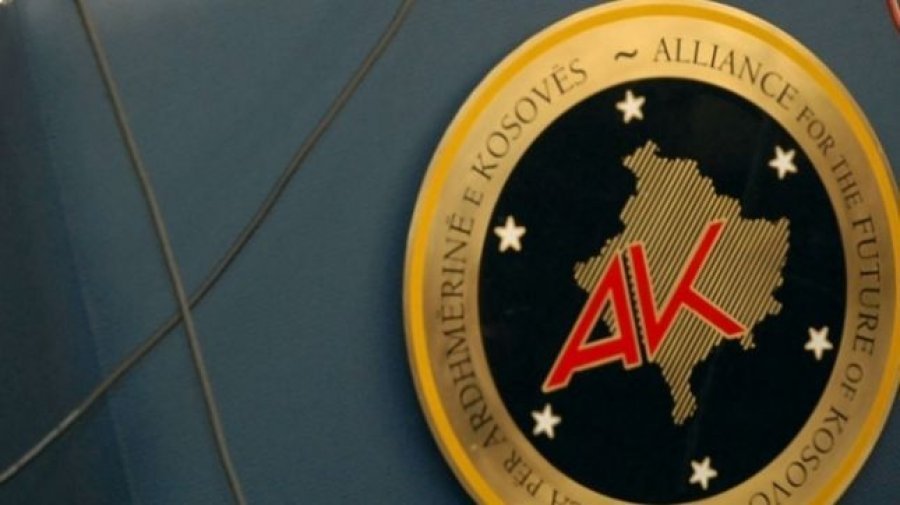 Ish-ministri i MTI’së caktohet kryetar i degës së AAK’së në Gjilan