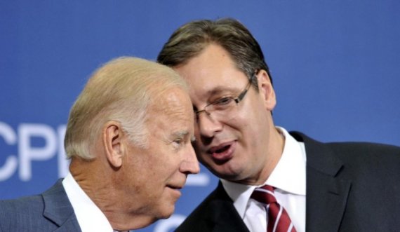 Aleksander Vuçiq e fton Joe Biden ta vizitojë Serbinë, duke e uruar, ia përmend “plagët e mosmarrëveshjes”