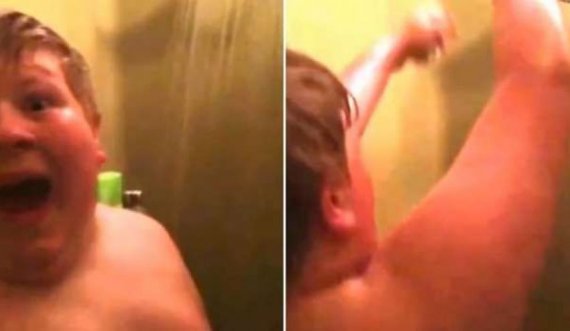 Babai zbulon pse djali i tij vonohej gjithmonë në dush (VIDEO)