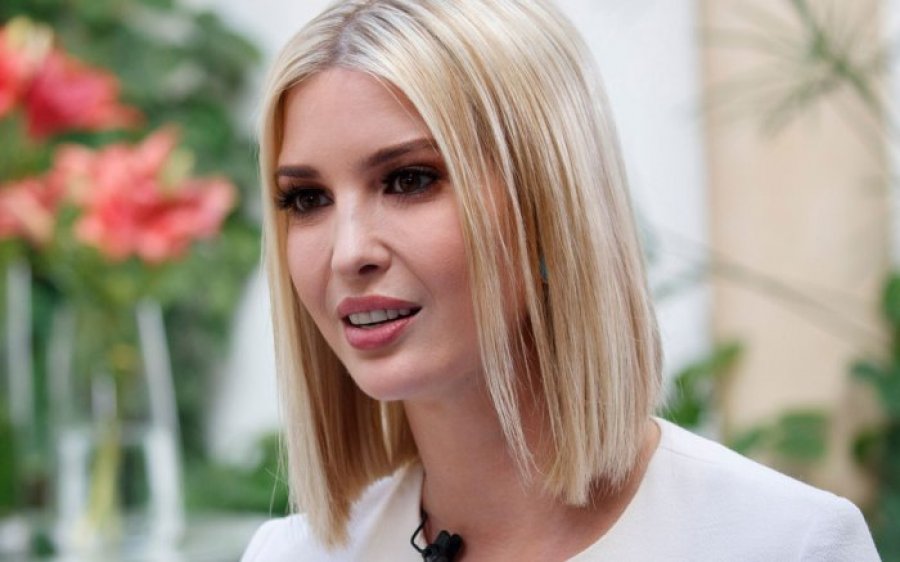 Del fotoja ku shihet Ivanka e përlotur gjatë largimit të Trumpit nga Shtëpia e Bardhë