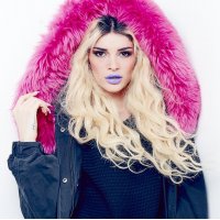 Era Istrefi e ‘zhytyr’ në luks, shpenzon mbi 2 mijë euro për këtë xhaketë
