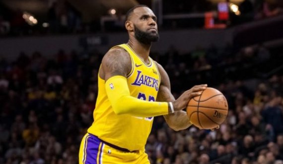 Lakers triumfon ndaj Milwaukee Bucks, shkëlqen LeBron James