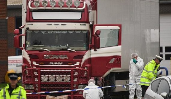 39 emigrantët e vdekur në kamion në Angli, dënohen 4 persona me 78 vjet burg