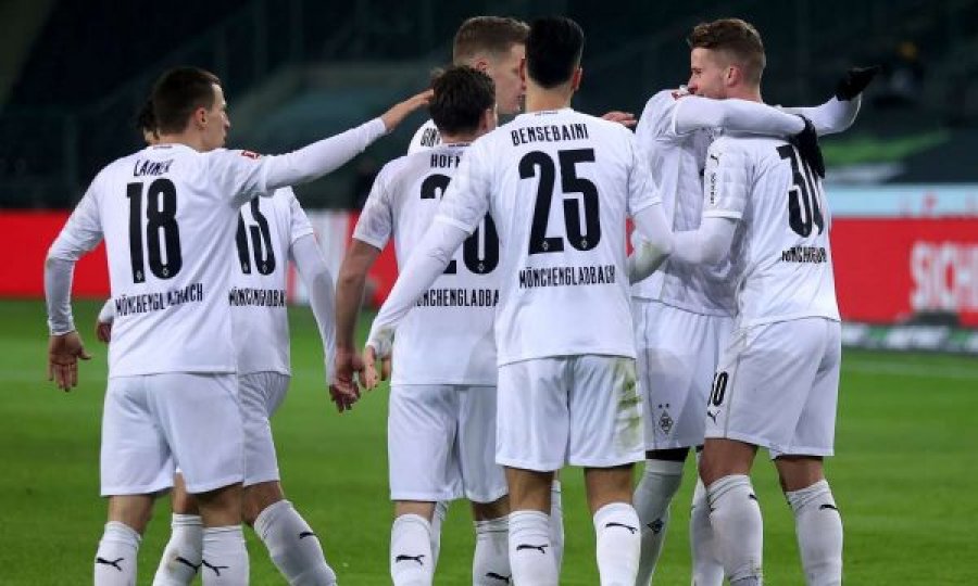 Monchengladbach thellon krizën e Dortmundit