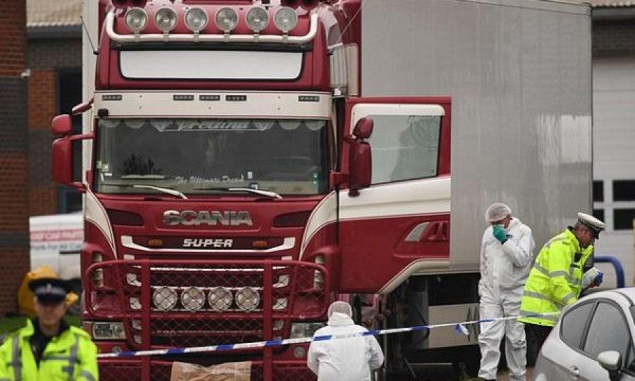 39 emigrantët e vdekur në kamion në Angli, dënohen 4 persona me 78 vjet burg