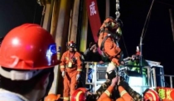 Mbetën të bllokuar në minierë për 14 ditë, shpëtohen minatorët