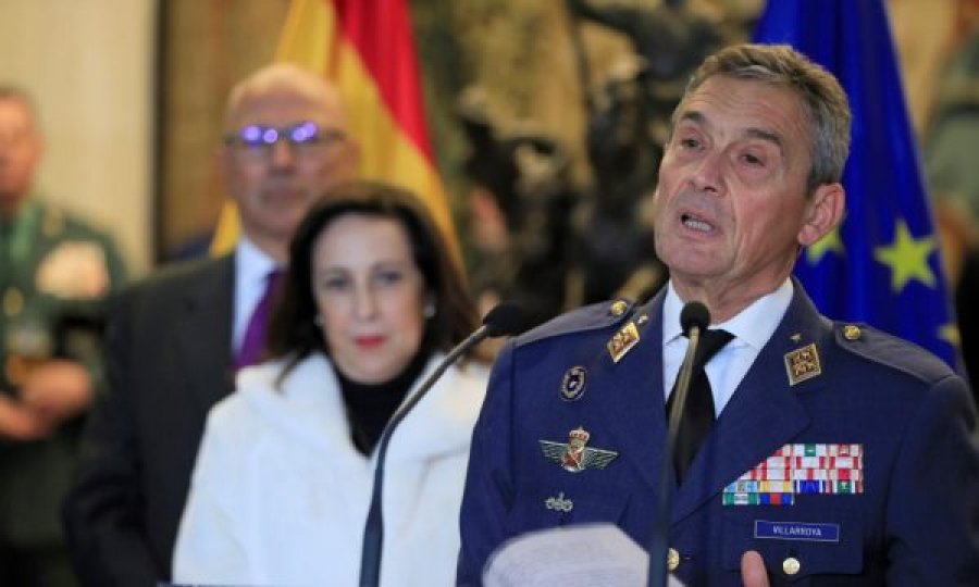 U akuzua se u vaksinua para se t’i vinte radha, jep dorëheqje gjenerali i Ushtrisë Spanjolle