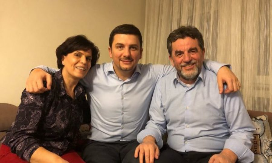 “Urime gëzimi ynë i parë”, kështu e uron babai Memli Krasniqin për ditëlindje