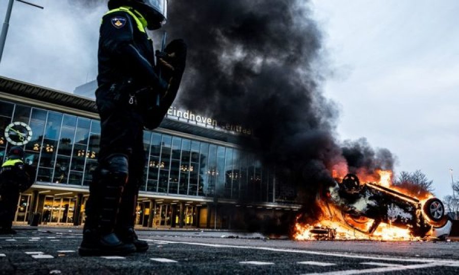 Holandezët në protesta kundër shtetrrethimit