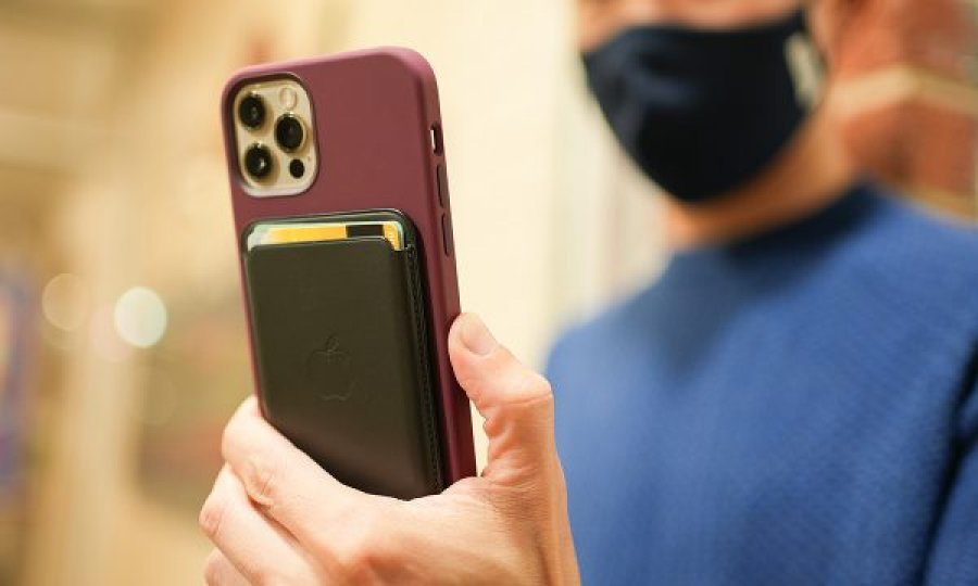 Apple ka një paralajmërim shumë të rëndësishëm për ata që kanë blerë iPhone 12