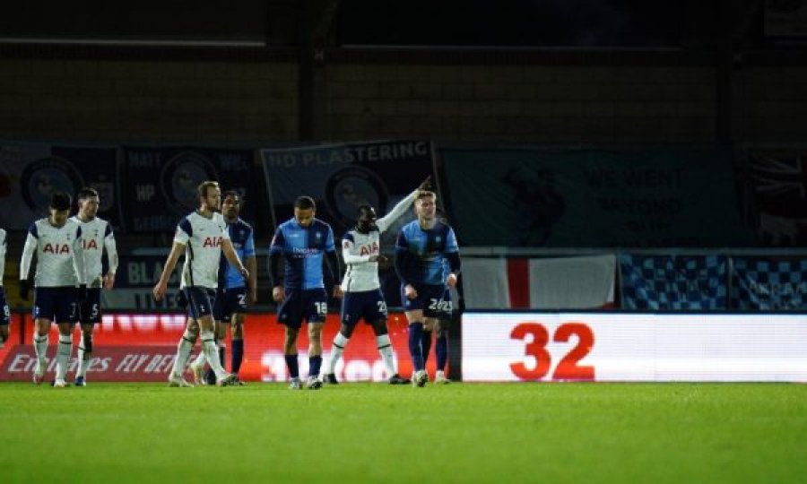 Tottenham kalon tutje në FA Cup