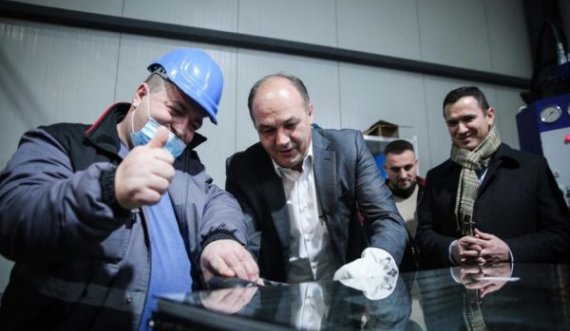 Hoxhaj në Drenas premton rritje të pagës minimale nga 170 në 300 euro
