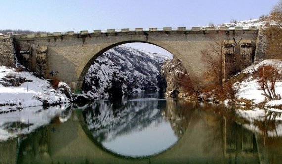 Ndërpritet kërkimi për personin që dyshohet se kërceu nga Ura e Fshajtë në Gjakovë