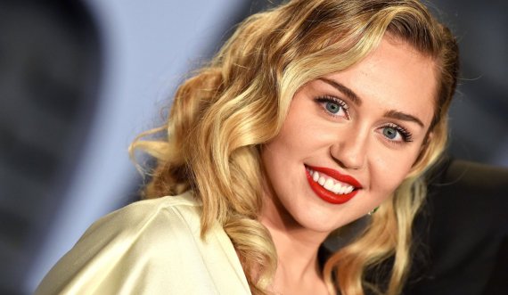 Miley Cyrus do të performojë për punëtorët shëndetësorë