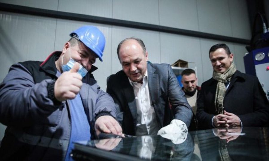 Hoxhaj në Drenas premton rritje të pagës minimale nga 170 në 300 euro