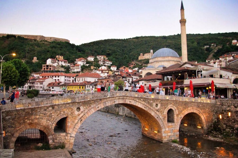 Policia e gjen të vdekur një grua në banesën e saj në Prizren, detajet e para