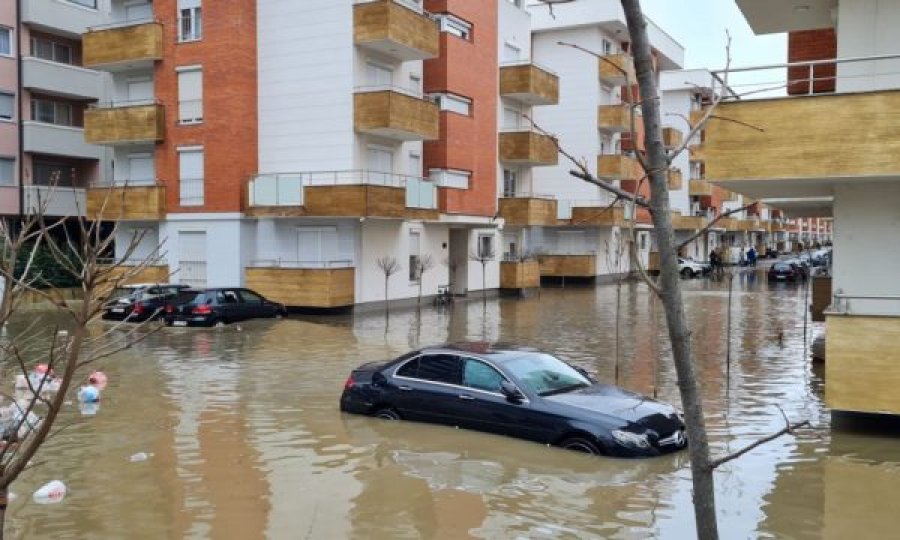 Gjendja nga vërshimet mund të përkeqësohet, të gjitha kapacitetet shtetërore vihen në gatishmëri