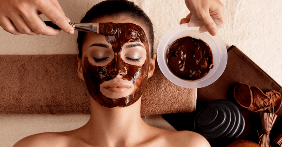 Maska fytyre me kafe që bëjnë mrekulli për lëkurën tuaj!