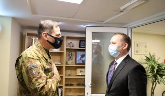 Ministri Zemaj takohet me komandantin e KFOR’it, flasin për pandeminë e vaksinën anti-COVID