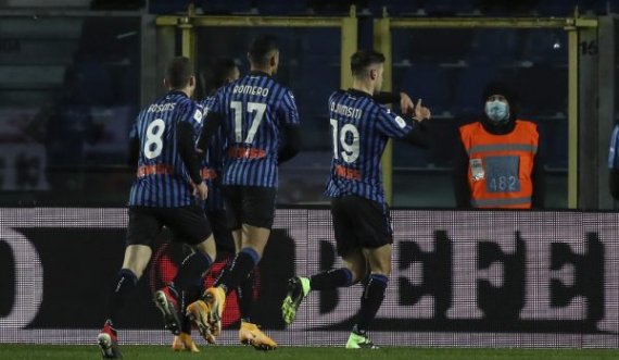 Lazios nuk i mjafton goli Muriqit, Atalanta fiton me 10 lojtarë