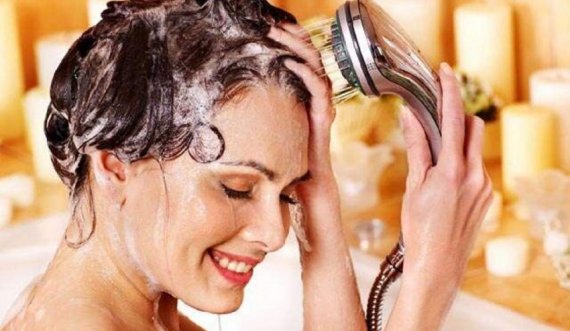Sipas tipit të flokëve përcaktohen shamponi dhe regjeneratori