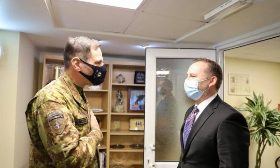 Ministri Zemaj takohet me komandantin e KFOR’it, flasin për pandeminë e vaksinën anti-COVID