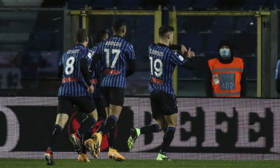 Lazios nuk i mjafton goli Muriqit, Atalanta fiton me 10 lojtarë