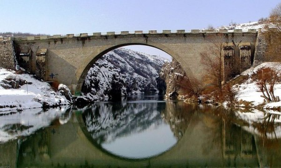 Vazhdon kërkimi për personin që dyshohet se kërceu nga Ura e Fshajtë në Gjakovë
