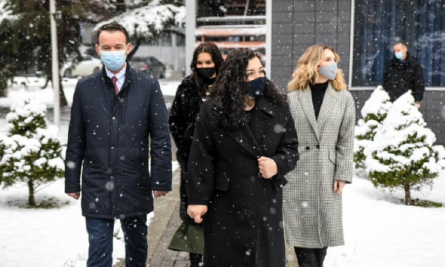 “Ditë të bardha po vijnë”, Vjosa Osmani lajmërohet me një foto