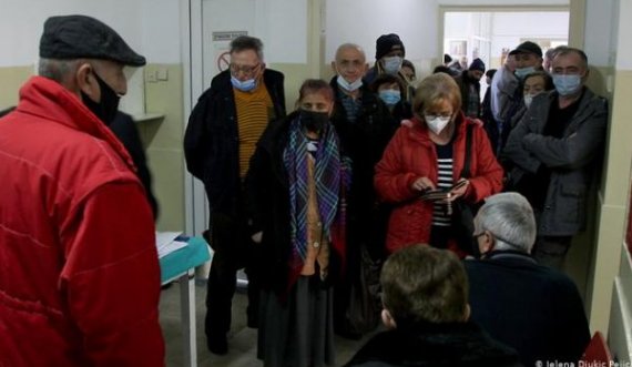 Serbët e Kosovës vaksinohen në Kurshumli
