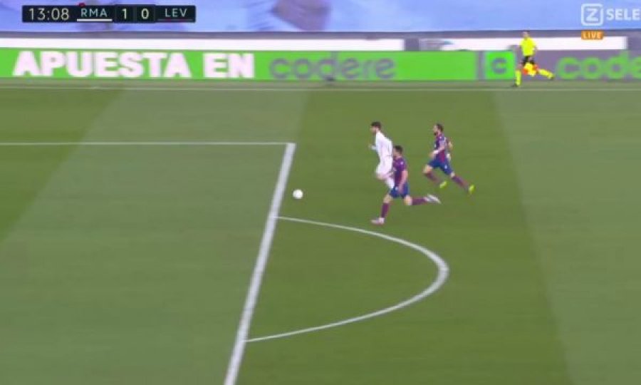 Real Madridi me 10 lojtarë kalon në epërsi ndaj Levantes