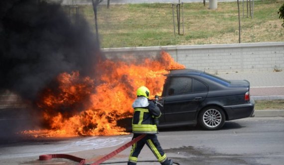 Digjet vetura BMW në Gjakovë