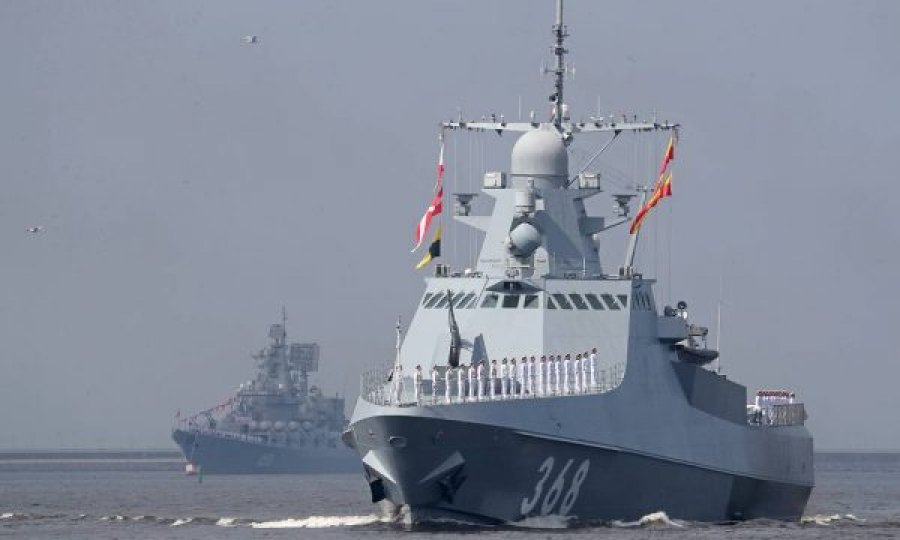  Rusia kryen ushtrime me armatim të vërtetë në Detin e Zi, jo larg anijeve të NATO-s e Ukrainës 
