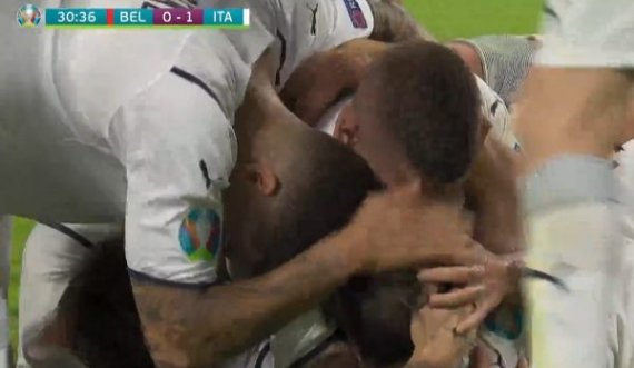 Barella me gol fantastik e kalon Italinë në epërsi