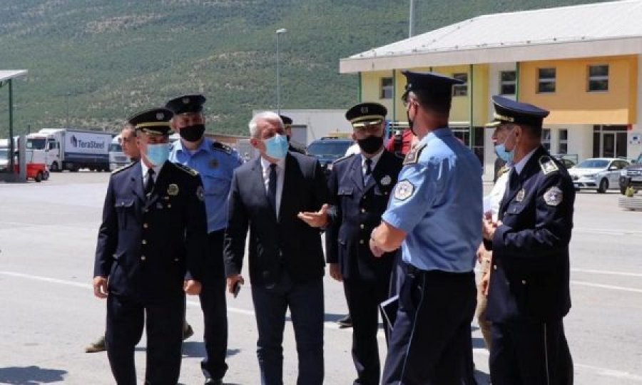 Sveçla u uron mirëseardhje bashkatdhetarëve, kërkon nga ta të kenë kujdes në vozitje