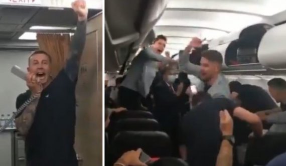 Futbollistët i këndojnë Spinazzolës në aeroplan dhe autobus