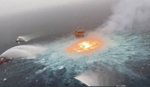 “Syri i zjarrit”, shpërthen flaka në Oqeanin Paqësor