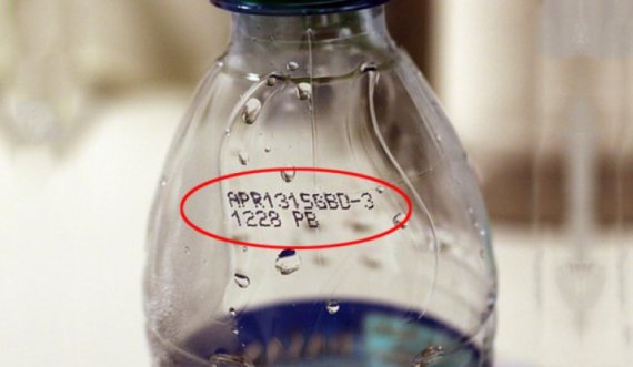 Pse shishet kanë datë skadence kur uji nuk skadon? 