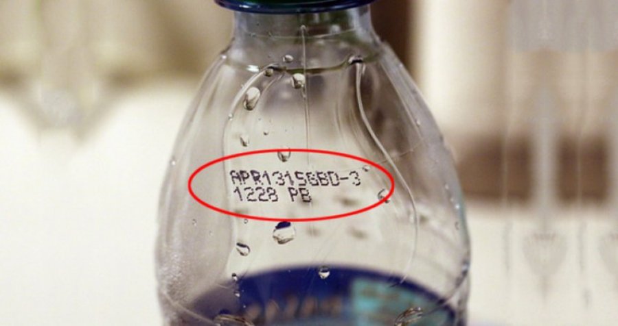 Pse shishet kanë datë skadence kur uji nuk skadon? 