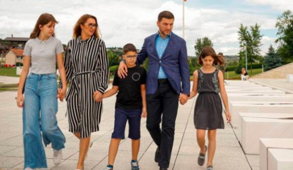 Pasi u zgjedh kryetar i PDK-së, Memli Krasniqi bën homazhe në Prekaz