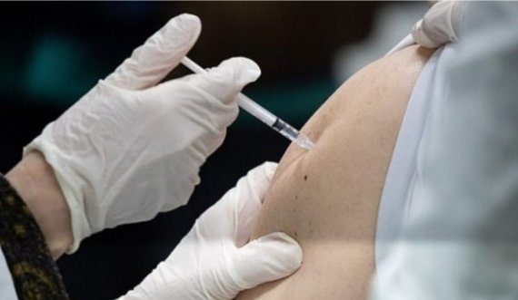 Ky shtet gati për vaksinimin e qytetarëve me dozën e tretë