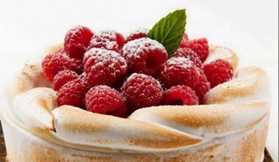 Receta e Cekës: Tortë me pemë të buta e puding