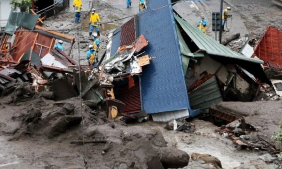 Rrëshqitjet e dheut në Japoni, tre viktima dhe dhjetëra të zhdukur