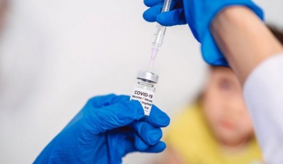 Vdes 13 vjeçari vetëm dy ditë pasi morri dozën e dytë të vaksinës Pfizer