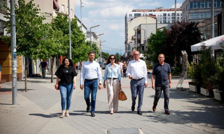 Memli Krasniqi takon Agim Aliun: Ferizaj është modeli i qeverisjes