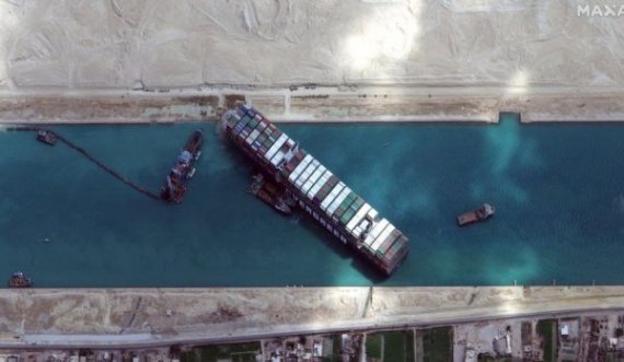 Pamje: Anija Ever Given më në fund largohet nga Egjipti, arrihet marrëveshja