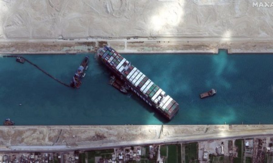 Pamje: Anija Ever Given më në fund largohet nga Egjipti, arrihet marrëveshja