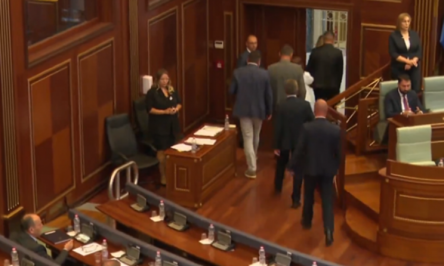 Lista “Srpska” lëshon Kuvendin teksa diskutohet Rezoluta për Srebrenicën